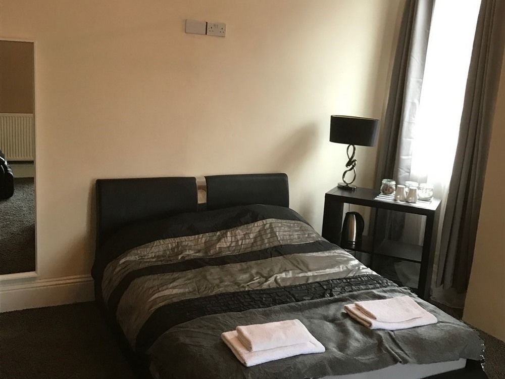Oaklands Apartment Wolverhampton Exterior photo